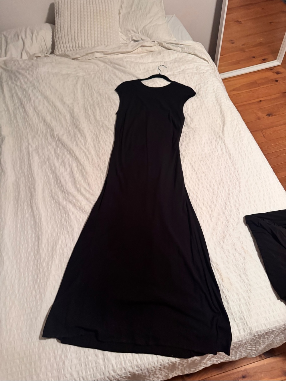 ICON Black Cap-Sleeve Maxi Dress
Worn once